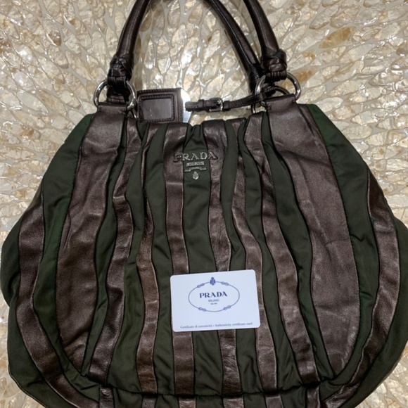 PRADA - Picture 2 of 4